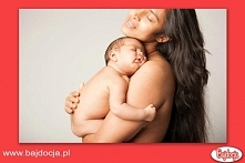 Podczas karmienia piersią – tylko my dwoje. Miałam wałki tłuszczu, podkrążone oczy, zdjęcia były naturalne. Nie używałam Photoshopa.” Pozytywny odbiór zdjęć doprowadził do powst...