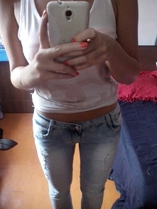 Bokserka i lekko przetarte jeansy- kolejny mój ulubiony komplecik..