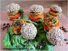 BURGERY JAGLANE Z CZARNYM RYŻEM W BUŁCE AMARANTUSOWEJ