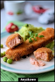 Paluszki z łososia z groszkowym purre