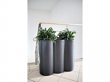 Donica idealnie nadaje się dla kreatywnych osób, dzięki swojemu niecodziennemu designowi pozwala na stworzenie wielu ciekawych konfiguracji.Donica występuje w wielu wariantach k...