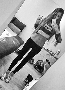 Skakanka , przysiady, mel b abs 
Zero  słodycze i dużo wody pomogą mi schudnąć 7 kilogramów?