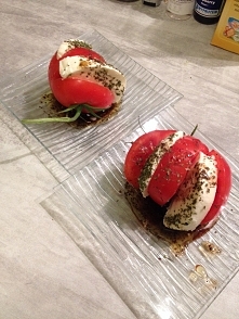 pomidory mozarella bazylia