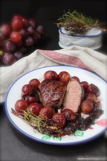 Polędwica wieprzowa w wine i winogronach