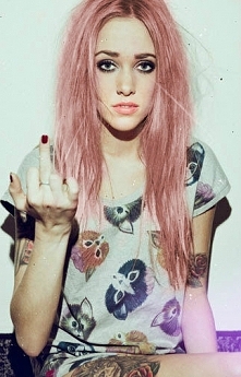 Zbyt dużo, by choć na chwilę móc zamknąć oczy i przestać to widzieć.