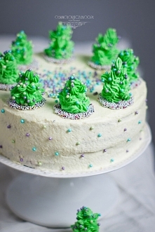 ŚWIĄTECZNY TORT KORZENNO – MARCEPANOWY