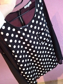 SPRZEDAM. ROZMIAR M. CENA 15ZŁ