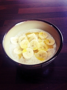 Płatki Owsiane z bananem i olejem lnianym.