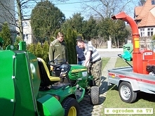 Pielęgnacja terenów parkowych.
Wiosna to nie tylko intensywne prace w naszych ogrodach, ale także na terenach publicznych. I tym się zajmujemy :-)