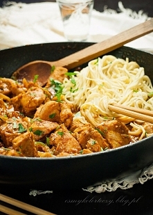 Kurczak z orzeszkami ziemnymi