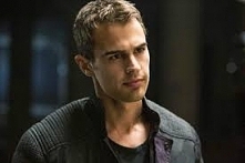 Theo James <3