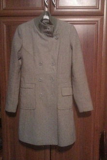 Sprzedam płaszczyk jesienny. Cena - 60 złotych (do negocjacji) + wysyłka, rozmiar S, marki Celliope, co do długości - mnie (160cm) sięga przed kolana.

Więcej zdjęć mogę podesła...