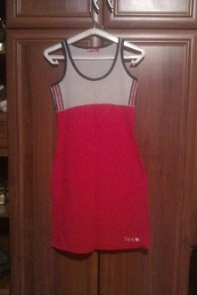 Sportowa sukienka Reserved. Rozmiar XS, S. Z ozdobnymi paskami po bokach, z prawej strony na dole ma cyferki "...7.8.9.10"
Cena: 10zł + koszt wysyłki.

Więcej zdjęć wy...