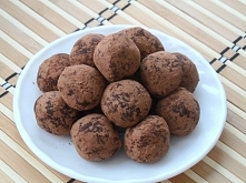 Kakaowo-miętowe pralinki daktylowe z burakiem