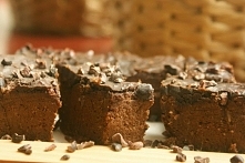 Wegańskie bezglutenowe i bezcukrowe brownie ze słodkich ziemniaków