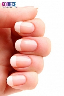 Składniki na balsam ; - wazelina, - olej rycynowy, - oliwka bambino , -witamina A i E w kapsułkach, - jakiś kremik dodatkowo, - jakiś większy pojemnik . Wykonanie : W naczyniu p...