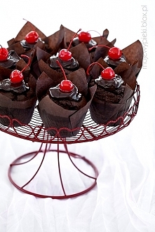 MUFFINKI Z COCA-COLĄ

Skład...