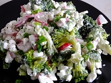 Sałatka brokułowa z serkiem...