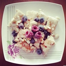 Leniwe na śniadanie? Czemu nie :)  Leniwe z syropem daktylowym, orzechami brazyliskimi, malinami i borówką. Więcej na rozowaklara.pl i Instagramie @rozowaklara

Przepis:
-jajko ...