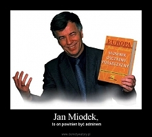 Jan Miodek - PERFUMY
Liczba pojedyncza od słowa perfumy brzmi bardzo dziwnie, Panie Profesorze?
 
Tak, bo to jest słowo bez liczby pojedynczej, ale rodacy, widzę to i słyszę bez...