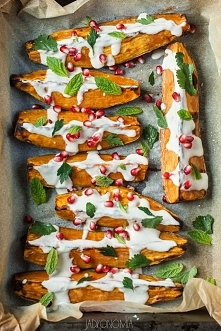 Pieczone bataty z sosem tahini