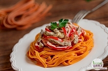 Wołowina w sosie paprykowo-śmietanowym z pikantnym makaronem