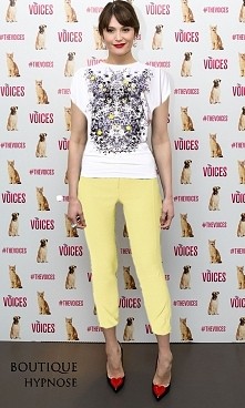 Dzisiejszy zestaw bluzka plus spodnie na wiosenno/letnie dni będzie świetnym wyborem Emotikon smile
Biała bluzka z kwiatowym nadrukiem
Bluzka z dzianiny wiskozowej
• Luźniejszy ...