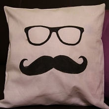 Przepiękna, oryginalna i mięciutka poducha Mustache :)
Handmade!!!
Świetny pomysł na nadanie swojej kanapie stylu :D