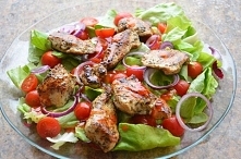 Sałatka z piersią indyka