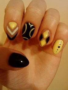 Black and yellow :>