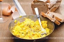 Jajecznica ze strusiego jajka