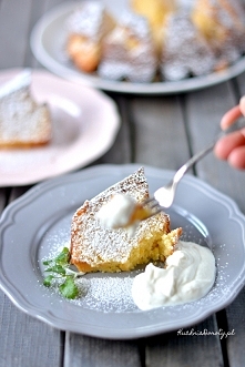 CIASTO KRĘCONE Z KREMOWYM SERKIEM – POUND CAKE

"Niezwykle proste i szybkie ciasto z dodatkiem kremowego serka. Pięknie pachnie i wygląda a z dodatkiem jogurtu greckiego bę...