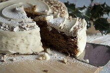 Torcik marchewkowy z orzechami