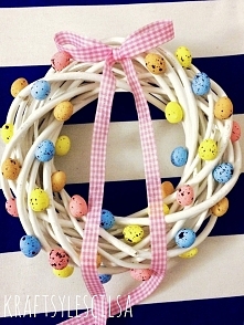 Wielkanocny wianek na drzwi...