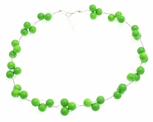 Zielony naszyjnik z powlekanych koralików - do wykonania tego naszyjnika użyłam następujących elementów: kulki szkło powlekane 10mm 42 sztuki 13 sztuk kulek 2mm linkę stalową 0,...