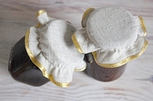 małe słoiczki z przysmakiem dla gości