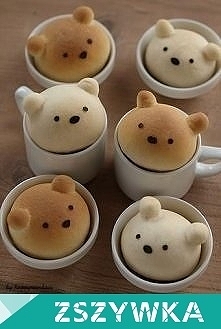 Chlebowe misie!!!! ♥ Składniki: 1,5 szklanki mąki 1 łyżka cukru ‘duża’ szczypta soli 1/4 szklanki mleka 1/4 szklanki letniej wody 2 łyżeczki suchych drożdży 1 łyżka miękkiego ma...