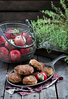 Kotlety mielone z jabłkiem i porem