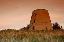 Czy prawdziwa miłość jest w stanie przetrwać wszystko?
Myślę, że w dzisiejszych realiach jest to bardzo głębokie i niełatwe pytanie. Trudno jest jednoznacznie odpowiedzieć, bo k...
