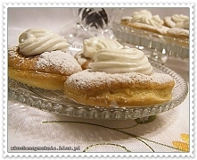 Ciasteczka drożdżowe z bitą...