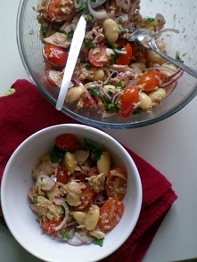 Sałatka z tuńczykiem i fasolą
18. 05.2012  |  08:33
Przepis ze strony BBC Good Food.
 
 
Skladniki:
(na dwie hojne porcje)
1 mala czerwona cebula
200g puszka tunczyka w wodzie, ...