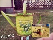Domowa metoda decoupage. 
Konewke zrobił mój dziadek 35 lat temu...a oto jej drugie życie.

Pozostałości farby po malowaniu pokoju + ulubione serwetki + rozcieńczony klej do dre...
