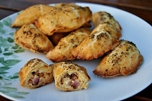 PIECZONE PIEROŻKI Z WYTRAWNYM FARSZEM
Uwielbiam pieczone pierożki, zresztą podobnie jak takie tradycyjne. Może dlatego, że można zrobić mnóstwo kombinacji smakowych. Dziś konkur...