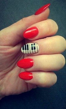 czerwone paznokcie zawsze w modzie :-)