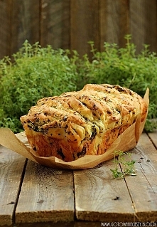 Odrywany chlebek ziołowo serowy