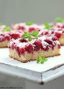 Intensywnie malinowe ciasto z kokosem