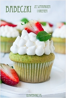 Babeczki ze szpinakiem i kremem śmietankowym – przepis od ilovebake.pl