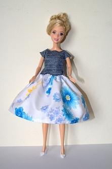 Strój na lato dla lalki elegantki. Ubrania i ubranka dla lalek - po prostu słodkie.