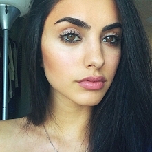 Dziewczyny, teraz czas na korektor. Doradziłyście podkład za co bardzo dziękuję. Korektor który fajnie rozświtli ale tez zakryje lekkie cienie i worki pod oczami. Macie cos dobr...