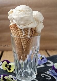 Lody waniliowe

"Bardzo waniliowe lody z milionami małych ziarenek a do tego tak bardzo aromatyczne,że od razu chce się skubnąć choć odrobinkę.
Tak samo jak poprzednio wyko...